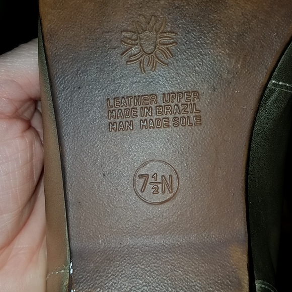 Capezio gold slide ons - Picture 5 of 5